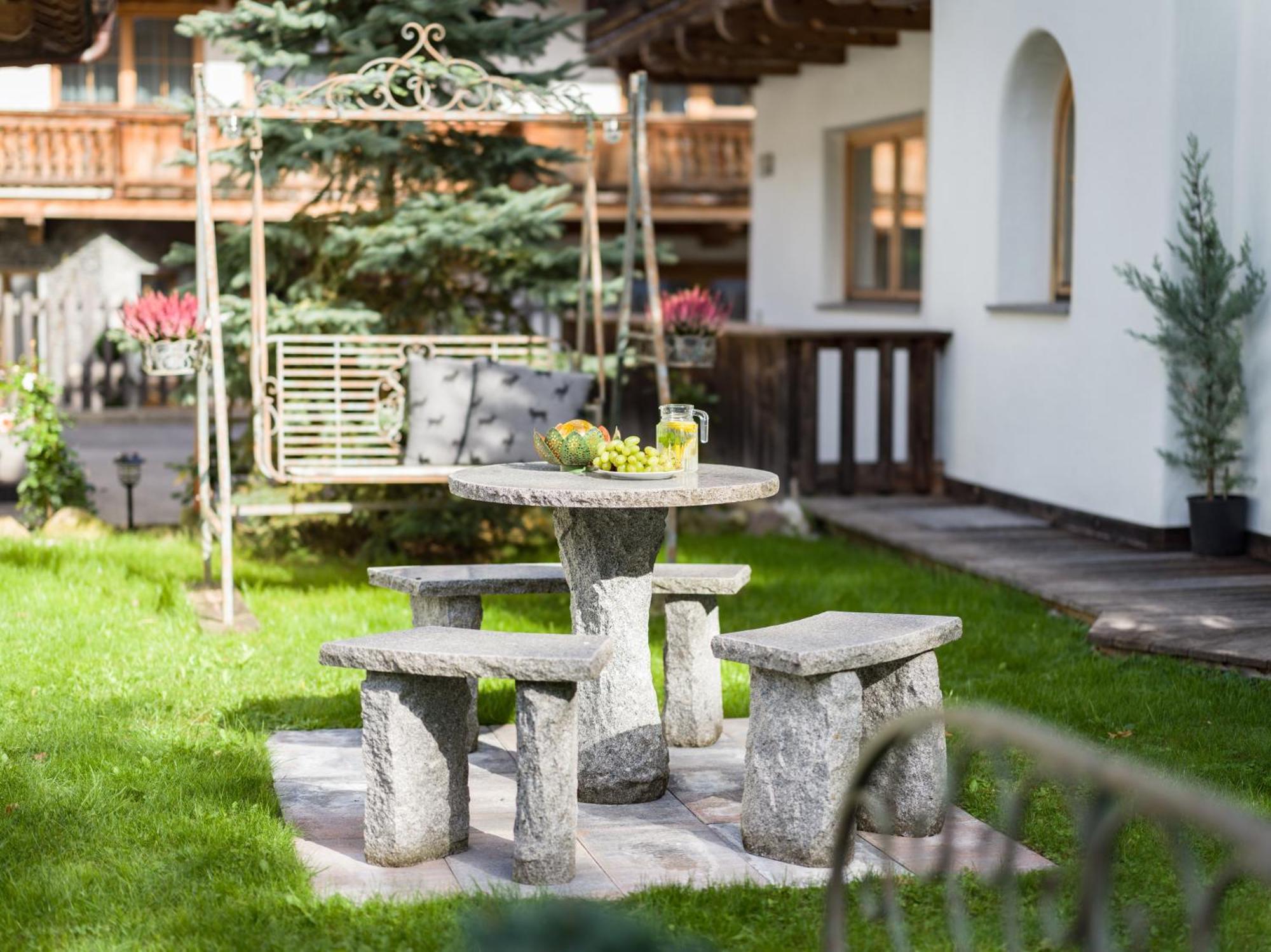 S'Doerfl Chalets Mayrhofen Exterior photo