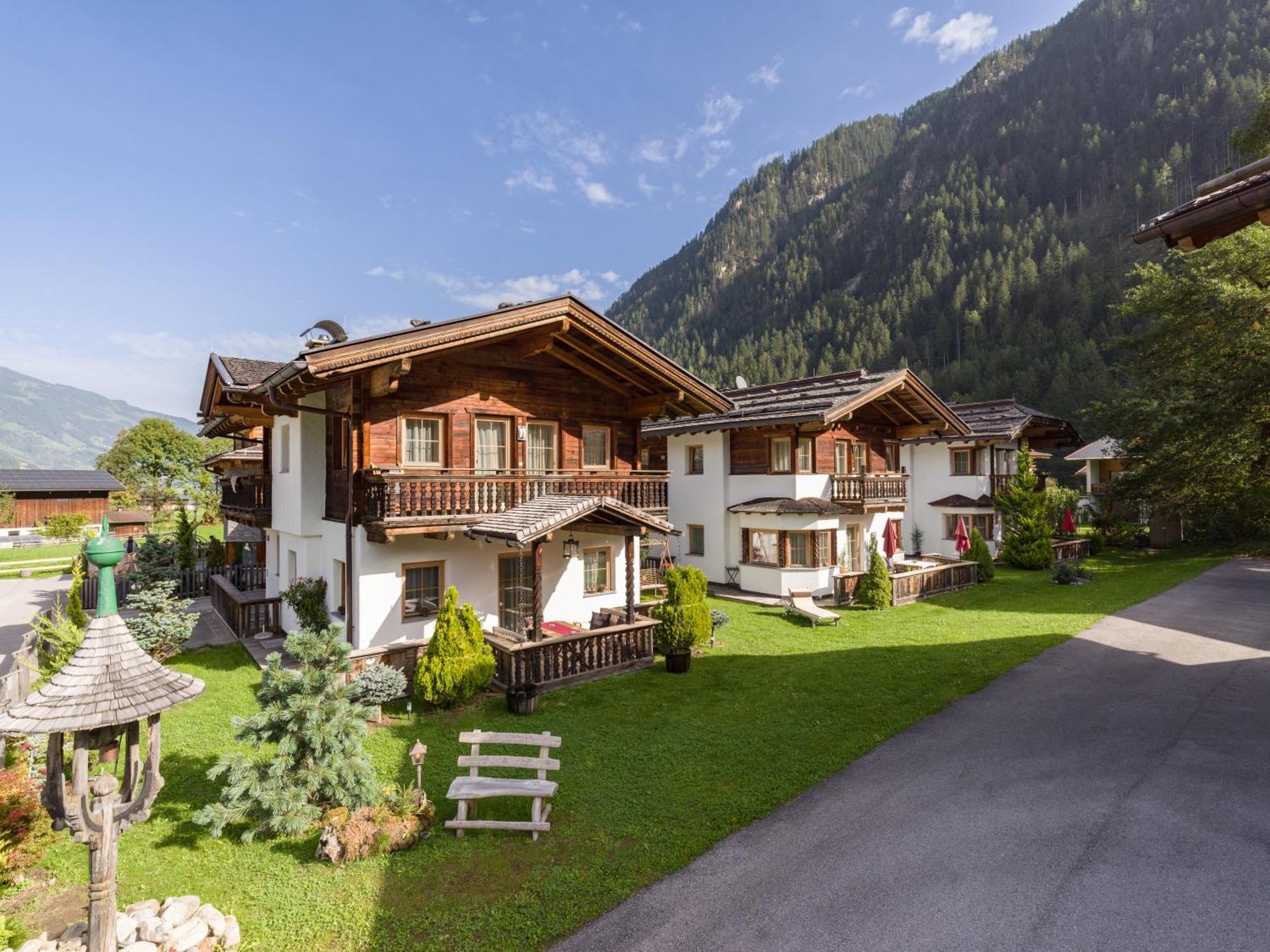 S'Doerfl Chalets Mayrhofen Exterior photo
