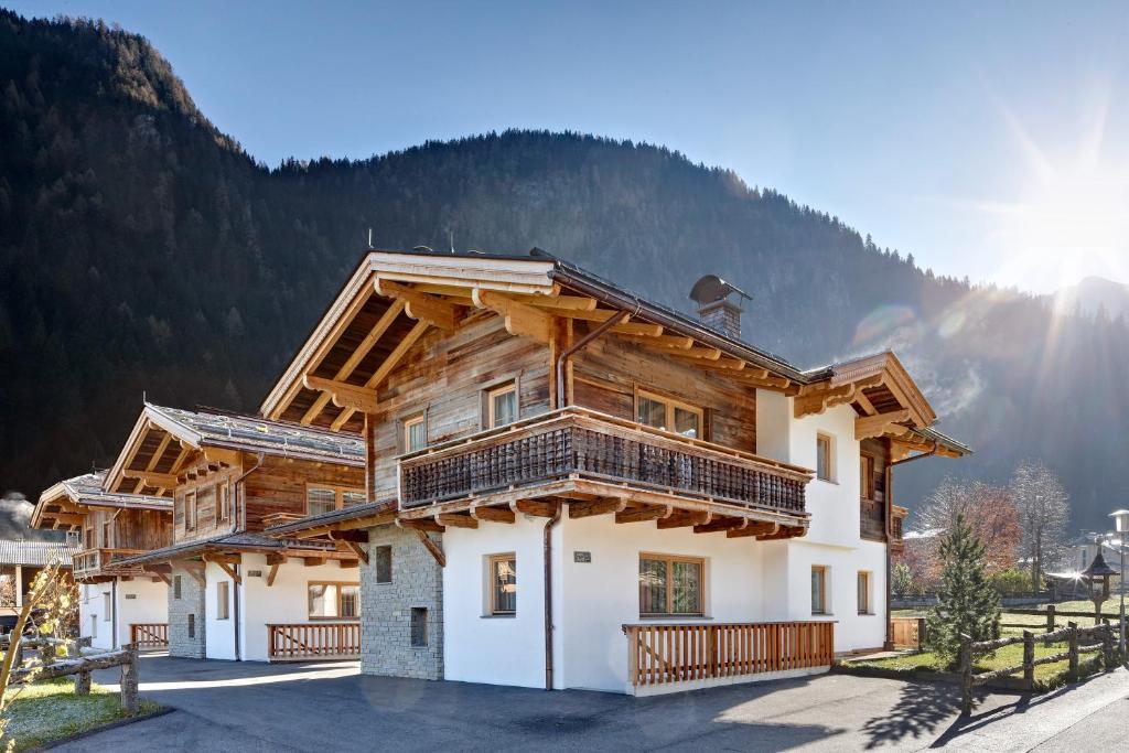 S'Doerfl Chalets Mayrhofen Exterior photo